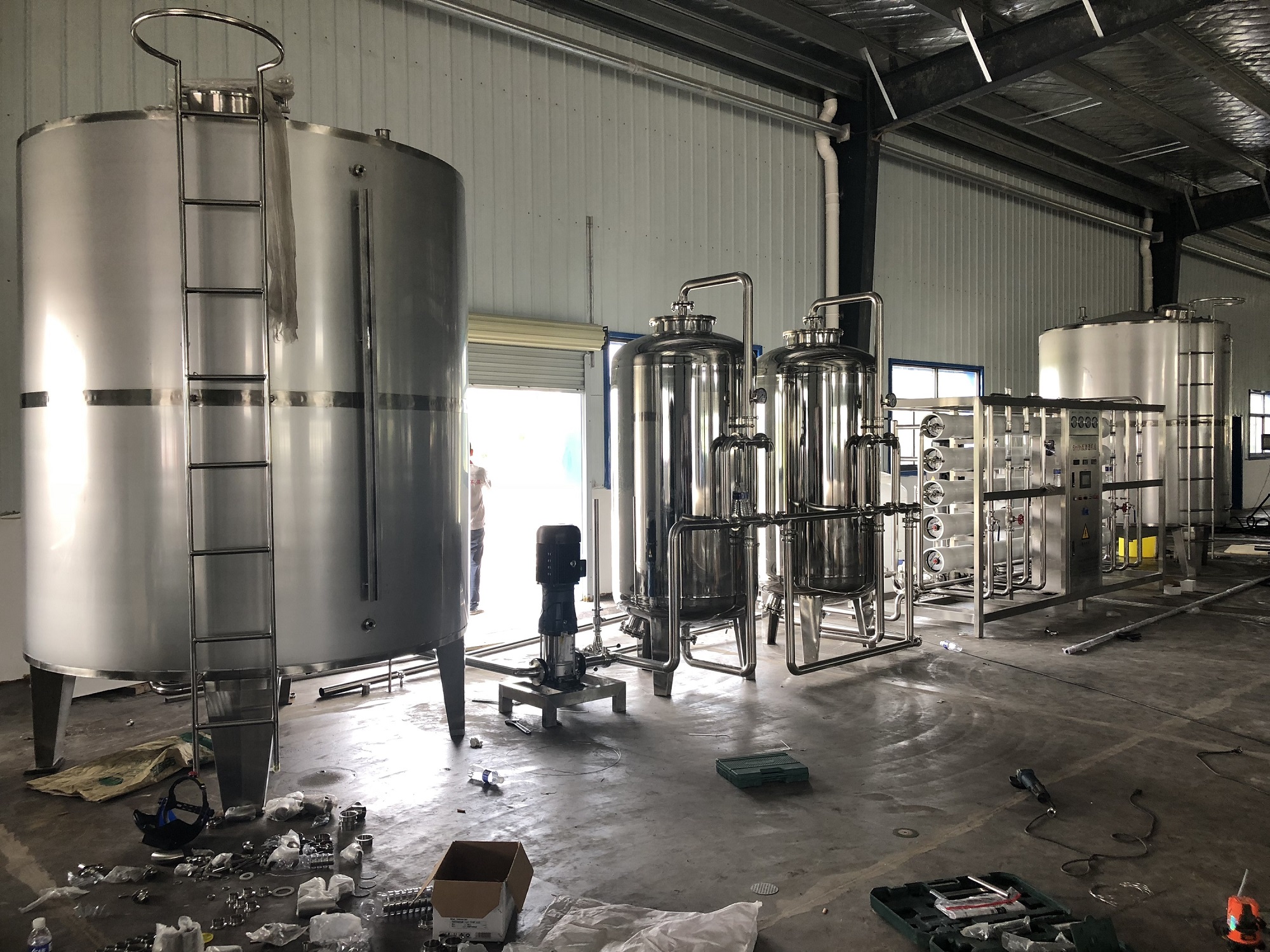 鄭州瓶裝礦泉水生產前期都需要投入什么？